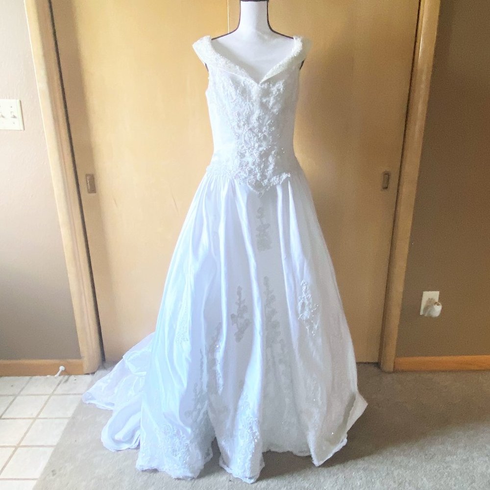 NWT Sz 14 Jacqueline White Satin Floral Wedding